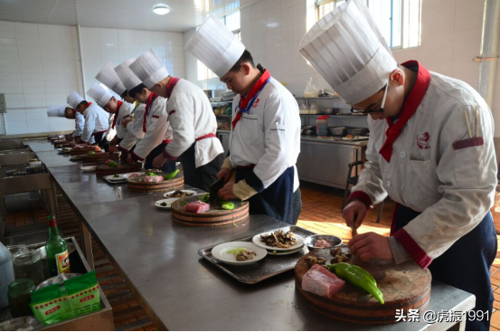 中餐和西餐的区别是什么？听听资深大厨怎么说